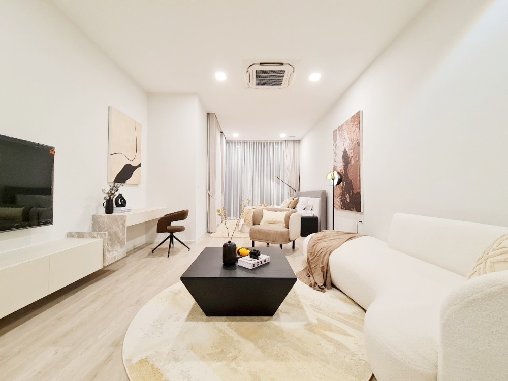 For RentHousePattanakan, Srinakarin : For rent: 3-storey VIVE Krungthep Kreetha, 86 sqw., 4 bedrooms, elegantly-furnished.