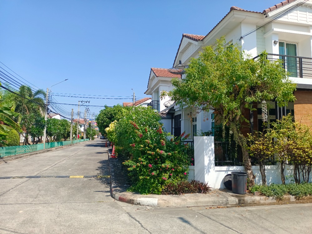 ให้เช่าทาวน์โฮมนนทบุรี บางใหญ่ บางบัวทอง : Be Cute บ้านให้เช่า ระยะสั้น  3 นอน 2 น้ำ แปลงมุม ถนนเมน มีสวนหย่อม พักได้ไม่เกิน  6  ท่าน จอดรถ 2 คัน หมู่บ้านทิพย์พิมาน บ้านริมน้ำ ติด MRT คลองบางไผ่