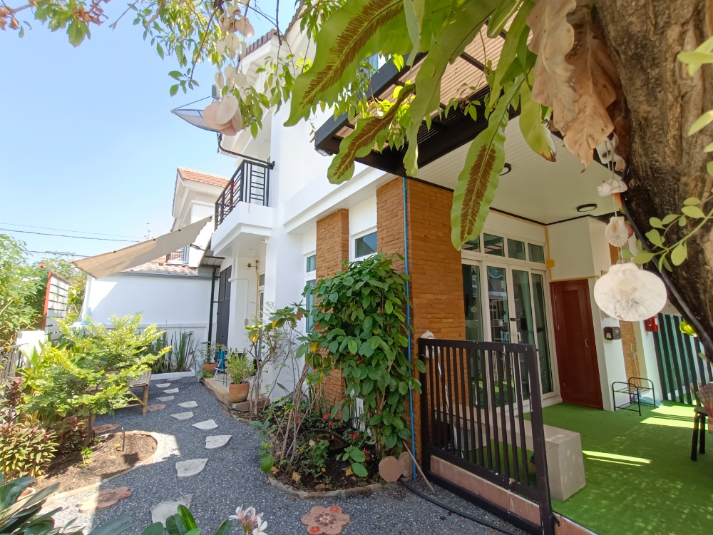 ให้เช่าทาวน์โฮมนนทบุรี บางใหญ่ บางบัวทอง : Be Cute บ้านให้เช่า ระยะสั้น  3 นอน 2 น้ำ แปลงมุม ถนนเมน มีสวนหย่อม พักได้ไม่เกิน  6  ท่าน จอดรถ 2 คัน หมู่บ้านทิพย์พิมาน บ้านริมน้ำ ติด MRT คลองบางไผ่