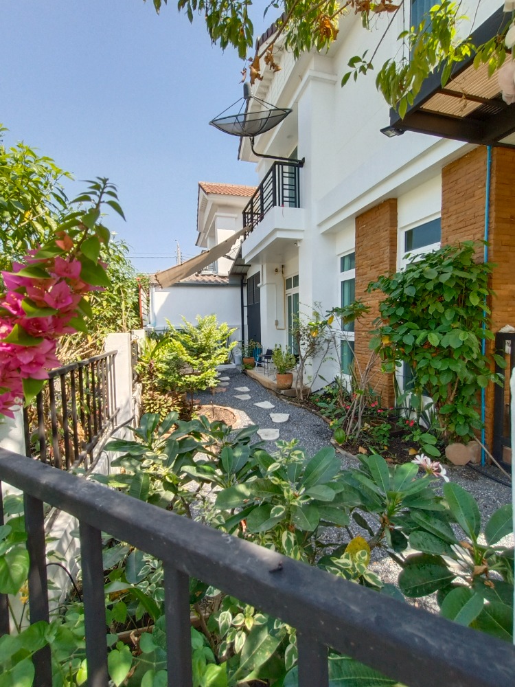 ให้เช่าทาวน์โฮมนนทบุรี บางใหญ่ บางบัวทอง : Be Cute บ้านให้เช่า ระยะสั้น  3 นอน 2 น้ำ แปลงมุม ถนนเมน มีสวนหย่อม พักได้ไม่เกิน  6  ท่าน จอดรถ 2 คัน หมู่บ้านทิพย์พิมาน บ้านริมน้ำ ติด MRT คลองบางไผ่