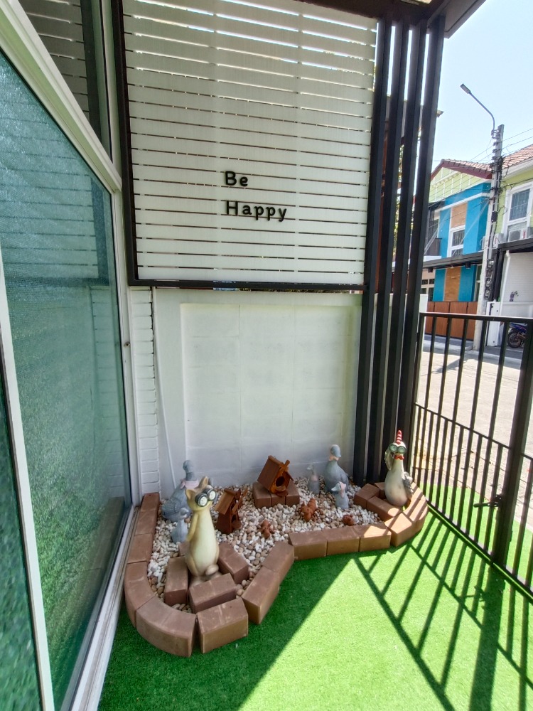 ให้เช่าทาวน์โฮมนนทบุรี บางใหญ่ บางบัวทอง : Be Cute บ้านให้เช่า ระยะสั้น  3 นอน 2 น้ำ แปลงมุม ถนนเมน มีสวนหย่อม พักได้ไม่เกิน  6  ท่าน จอดรถ 2 คัน หมู่บ้านทิพย์พิมาน บ้านริมน้ำ ติด MRT คลองบางไผ่