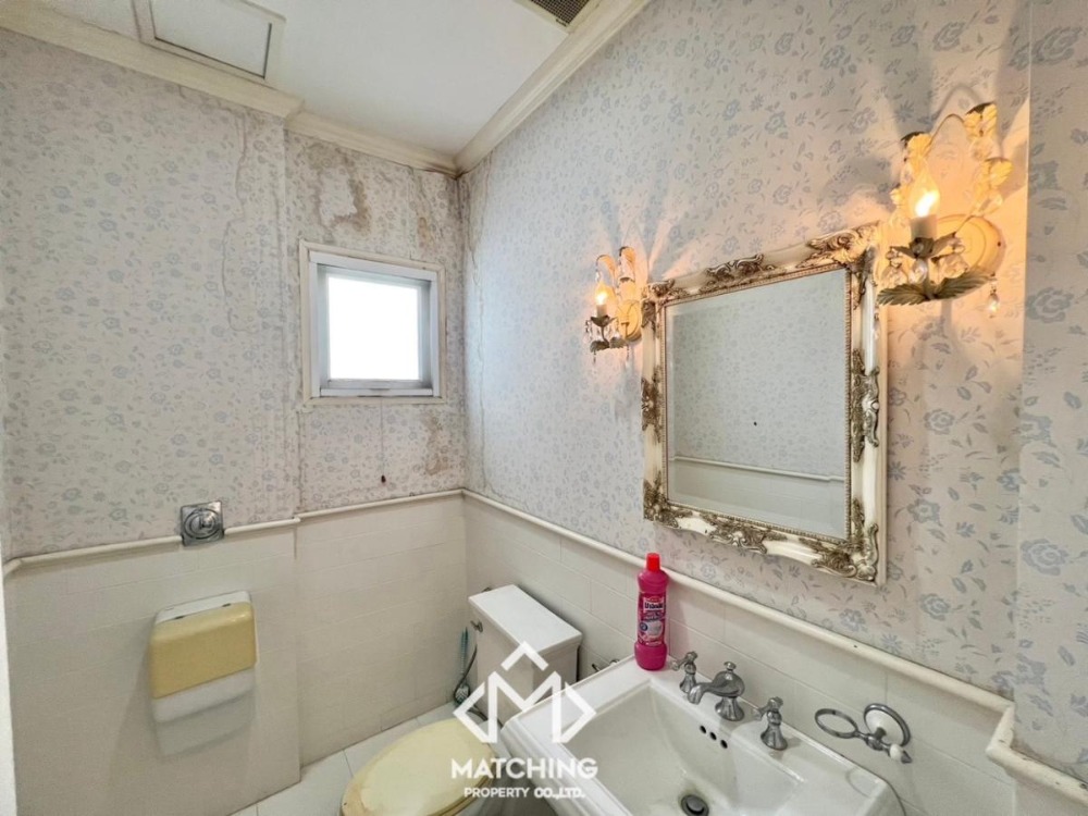 For SaleHouseBang Sue, Wong Sawang, Tao Pun : 2-storey single house, self-built, English style, near MRT Tiwanon Intersection, walking distance only 500 m.