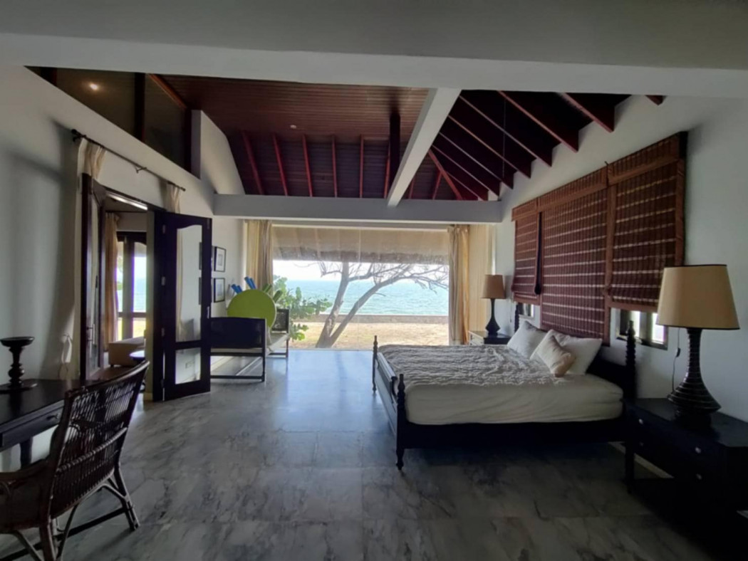For SaleHouseHuahin, Prachuap Khiri Khan, Pran Buri : For sale: Beachfront house, Hua Hin - Khao Tao, Prachuap Khiri Khan Province, on an area of ​​217 square wah, large house 700 square meters, private beach view, next to the sea