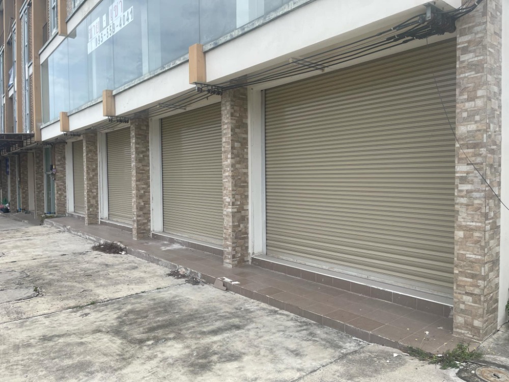 For SaleShop HouseSriracha Laem Chabang Ban Bueng : 4-unit commercial building near Sriracha Tiger Zoo