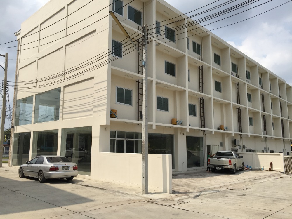 For SaleShop HouseSriracha Laem Chabang Ban Bueng : 4-unit commercial building near Sriracha Tiger Zoo