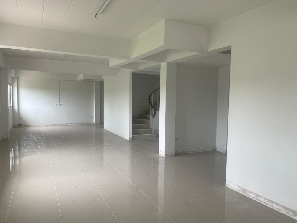 For SaleShop HouseSriracha Laem Chabang Ban Bueng : 4-unit commercial building near Sriracha Tiger Zoo