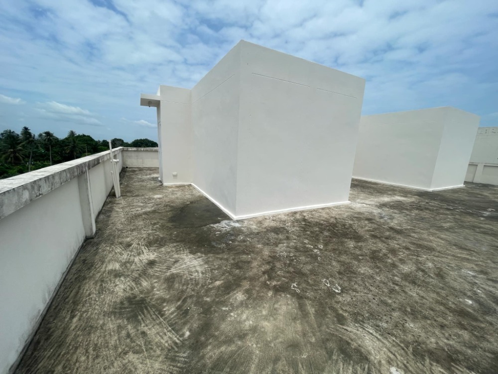 For SaleShop HouseSriracha Laem Chabang Ban Bueng : 4-unit commercial building near Sriracha Tiger Zoo