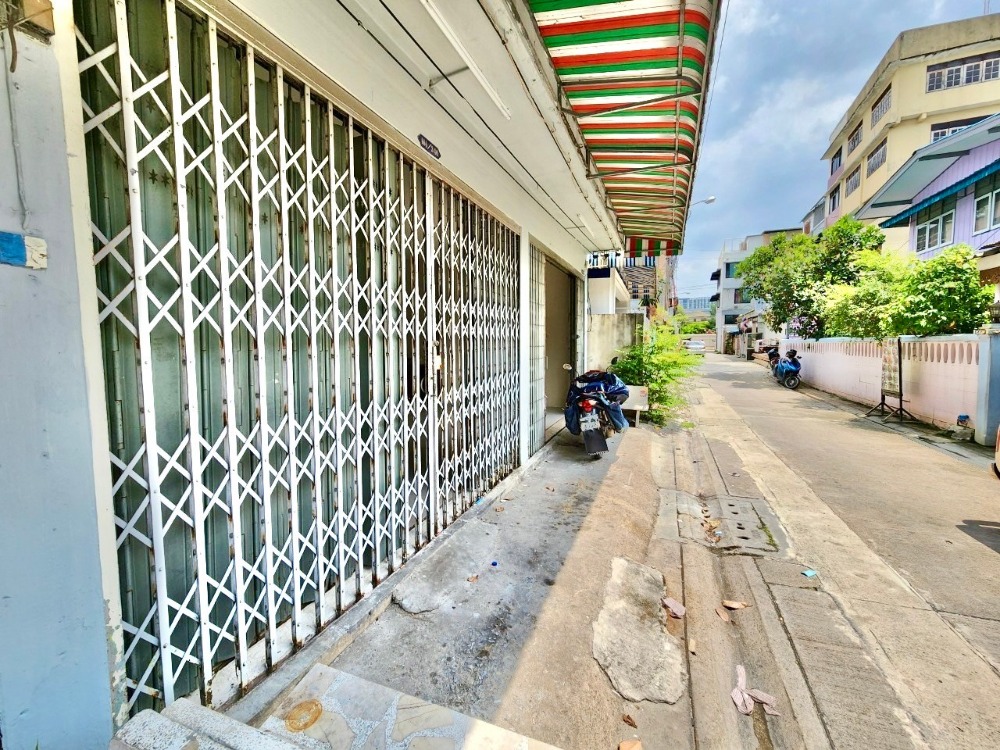 For SaleShop HousePinklao, Charansanitwong : For Sale! : Commecial Buliding 3 storey, 2 unit shophouse, Charansanitwong 25, 3 bedrooms, 3 bathrooms, usable area 330 sqm.