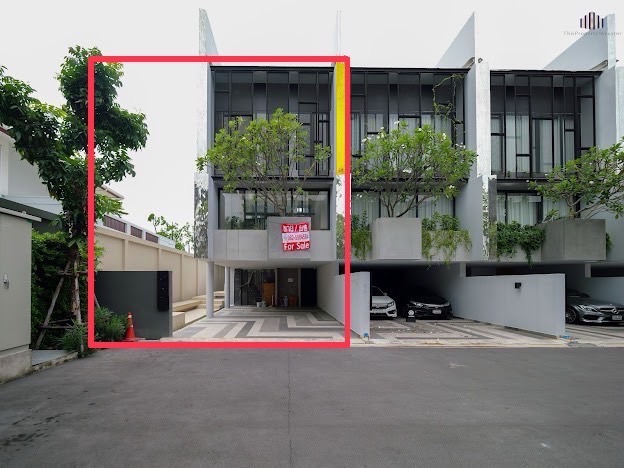 For RentTownhomePattanakan, Srinakarin : For rent Baan Puripuri Courtyard Pattanakarn, 3-Story Townhome with Private Courtyard, 48.4 Sq.wah, in Soi Pattanakarn 32 - Very Convenient Location! Urgent Sale!