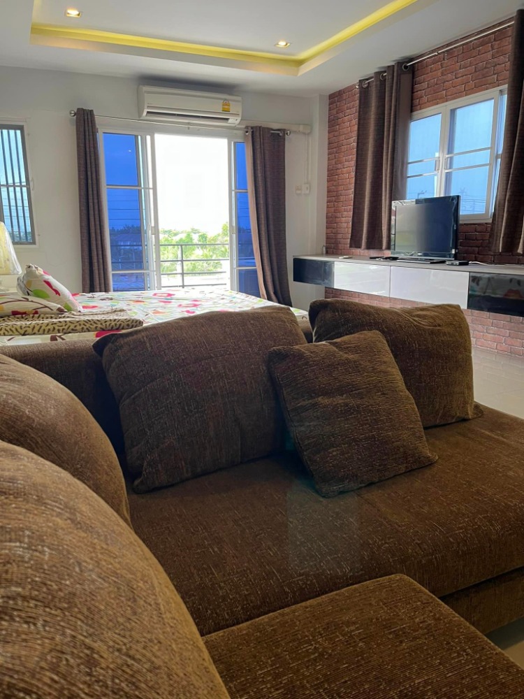 For SaleShop HouseBang kae, Phetkasem : 3-storey commercial building, corner room, The Miracle Plus project, Phetkasem 63, area 16 square wah, Lak Song Subdistrict, Bang Khae District, Bangkok