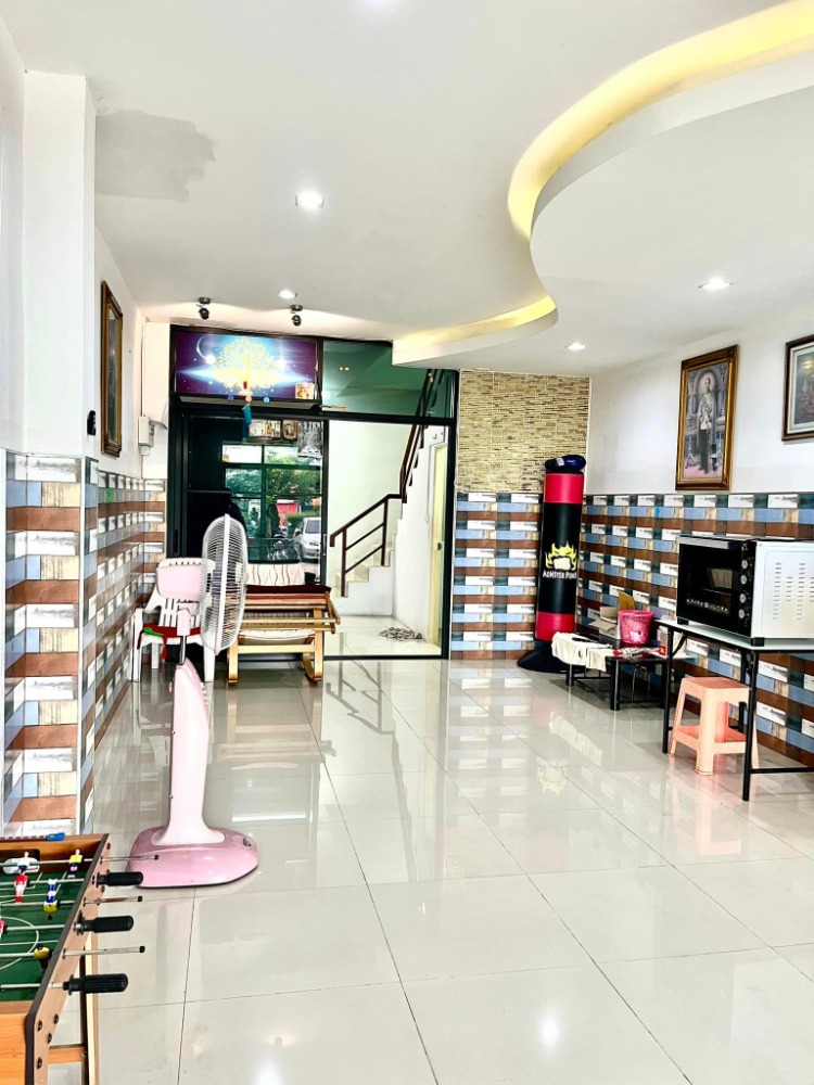 For SaleShop HouseBang kae, Phetkasem : 3-storey commercial building, corner room, The Miracle Plus project, Phetkasem 63, area 16 square wah, Lak Song Subdistrict, Bang Khae District, Bangkok