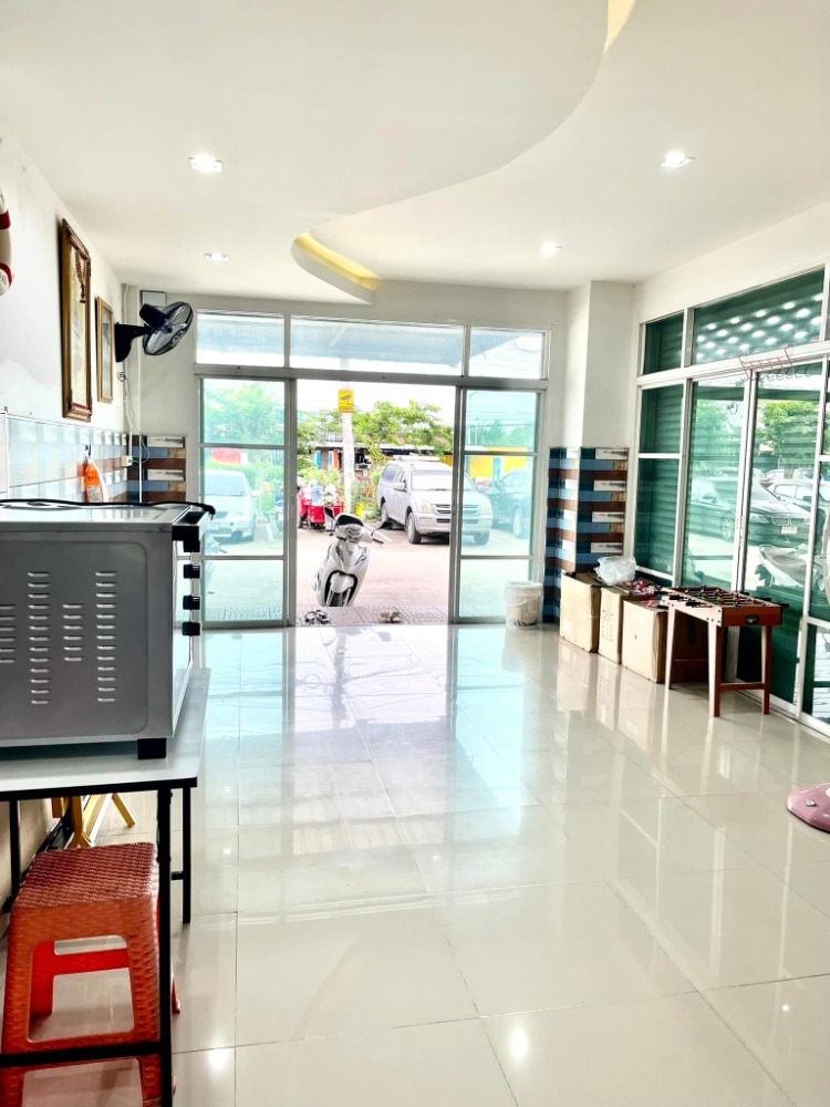 For SaleShop HouseBang kae, Phetkasem : 3-storey commercial building, corner room, The Miracle Plus project, Phetkasem 63, area 16 square wah, Lak Song Subdistrict, Bang Khae District, Bangkok
