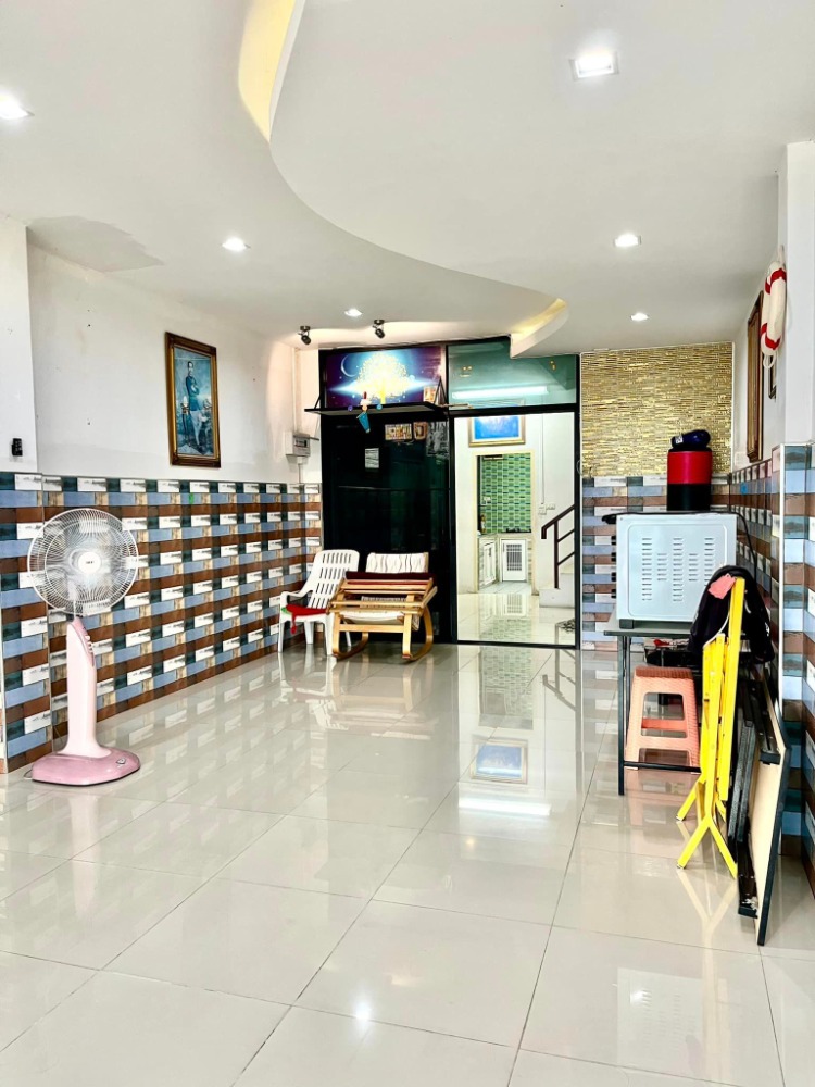 For SaleShop HouseBang kae, Phetkasem : 3-storey commercial building, corner room, The Miracle Plus project, Phetkasem 63, area 16 square wah, Lak Song Subdistrict, Bang Khae District, Bangkok
