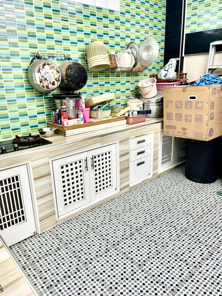 For SaleShop HouseBang kae, Phetkasem : 3-storey commercial building, corner room, The Miracle Plus project, Phetkasem 63, area 16 square wah, Lak Song Subdistrict, Bang Khae District, Bangkok