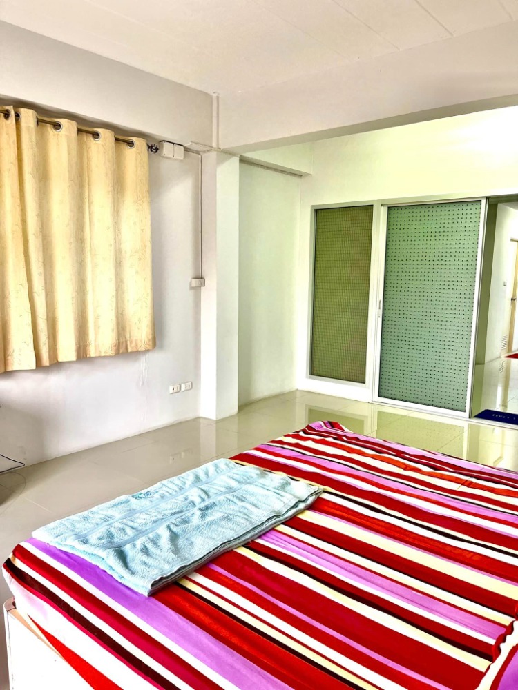 For SaleShop HouseBang kae, Phetkasem : 3-storey commercial building, corner room, The Miracle Plus project, Phetkasem 63, area 16 square wah, Lak Song Subdistrict, Bang Khae District, Bangkok