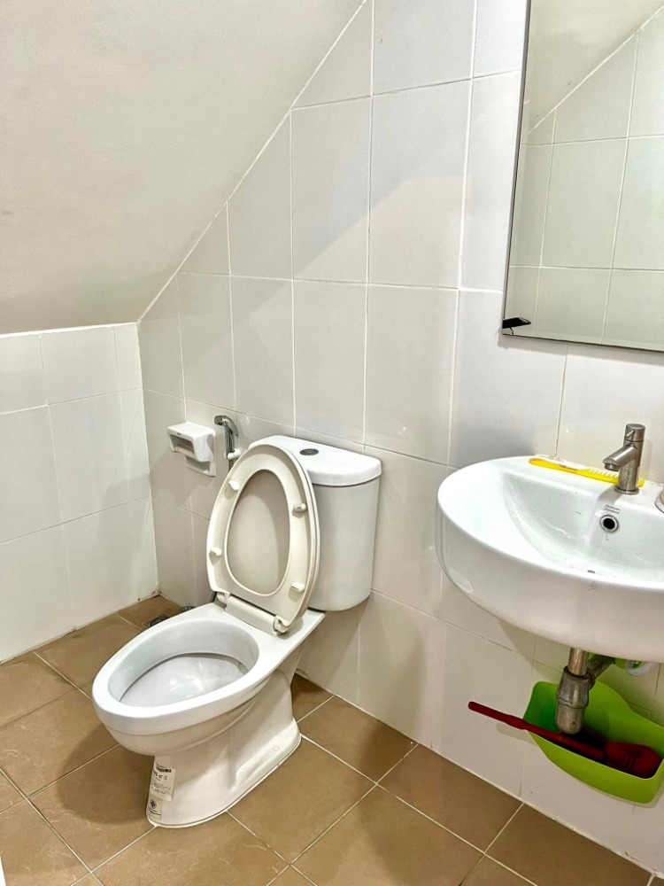 For SaleShop HouseBang kae, Phetkasem : 3-storey commercial building, corner room, The Miracle Plus project, Phetkasem 63, area 16 square wah, Lak Song Subdistrict, Bang Khae District, Bangkok