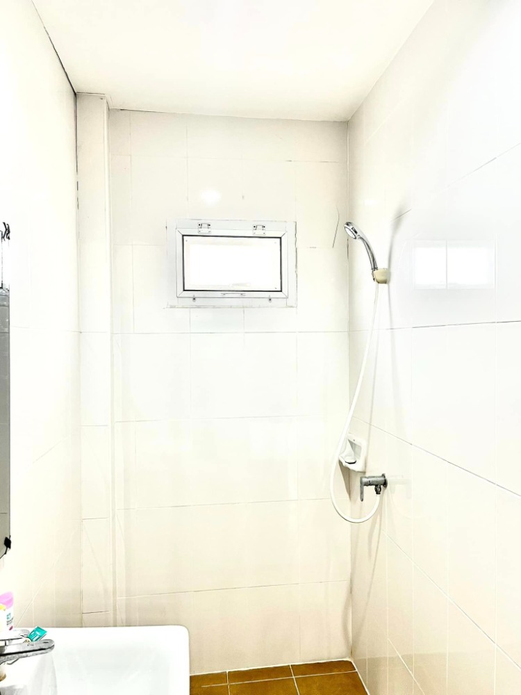 For SaleShop HouseBang kae, Phetkasem : 3-storey commercial building, corner room, The Miracle Plus project, Phetkasem 63, area 16 square wah, Lak Song Subdistrict, Bang Khae District, Bangkok