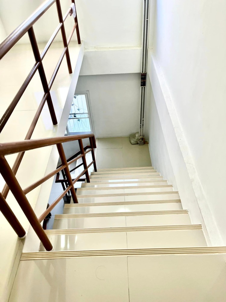 For SaleShop HouseBang kae, Phetkasem : 3-storey commercial building, corner room, The Miracle Plus project, Phetkasem 63, area 16 square wah, Lak Song Subdistrict, Bang Khae District, Bangkok