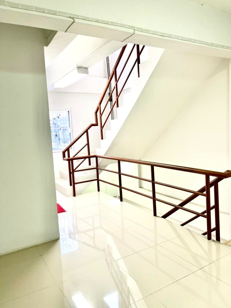 For SaleShop HouseBang kae, Phetkasem : 3-storey commercial building, corner room, The Miracle Plus project, Phetkasem 63, area 16 square wah, Lak Song Subdistrict, Bang Khae District, Bangkok