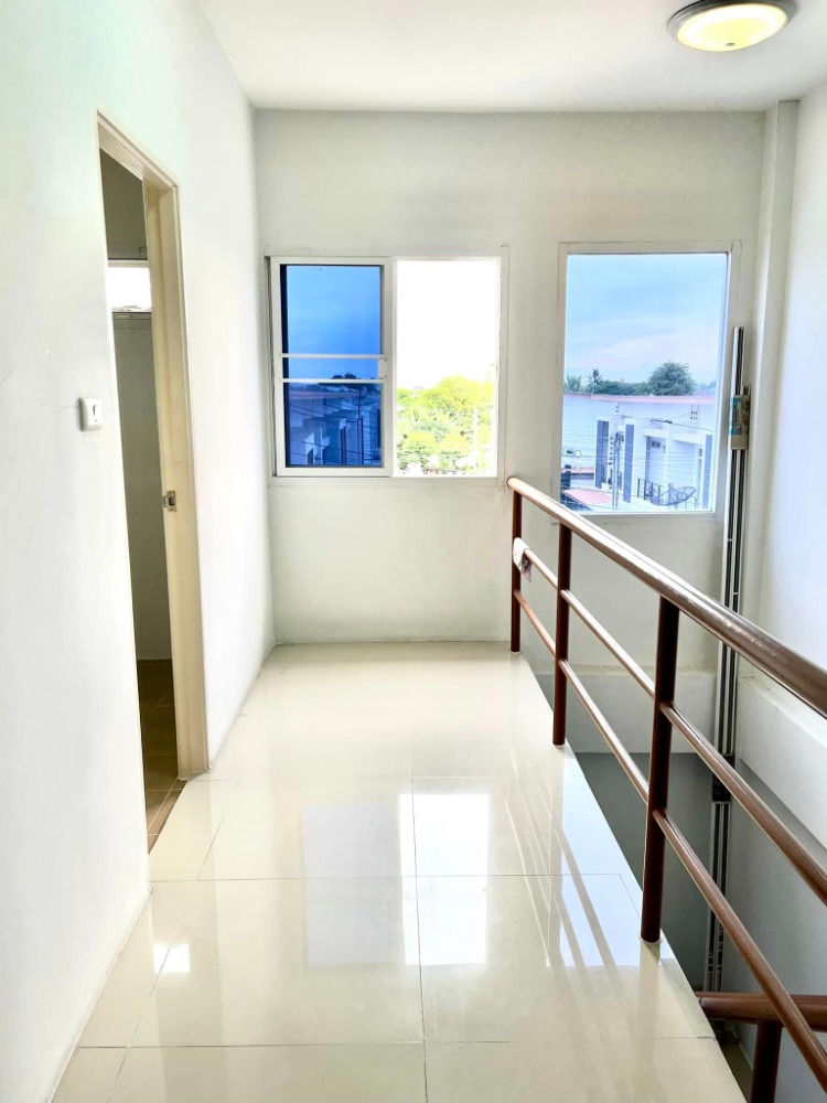 For SaleShop HouseBang kae, Phetkasem : 3-storey commercial building, corner room, The Miracle Plus project, Phetkasem 63, area 16 square wah, Lak Song Subdistrict, Bang Khae District, Bangkok