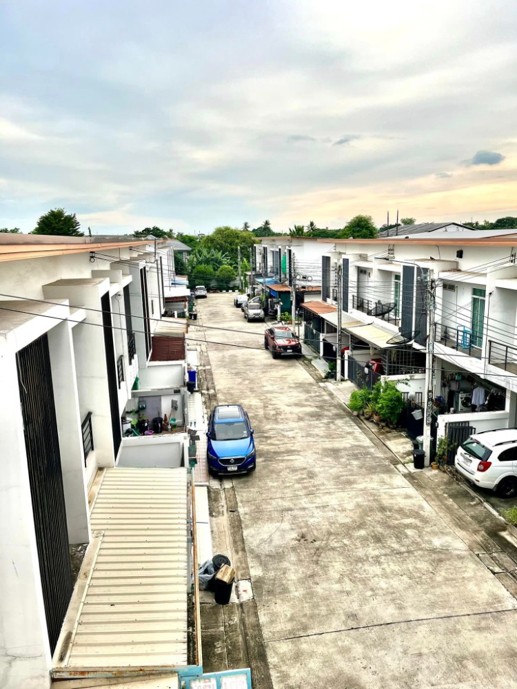 For SaleShop HouseBang kae, Phetkasem : 3-storey commercial building, corner room, The Miracle Plus project, Phetkasem 63, area 16 square wah, Lak Song Subdistrict, Bang Khae District, Bangkok