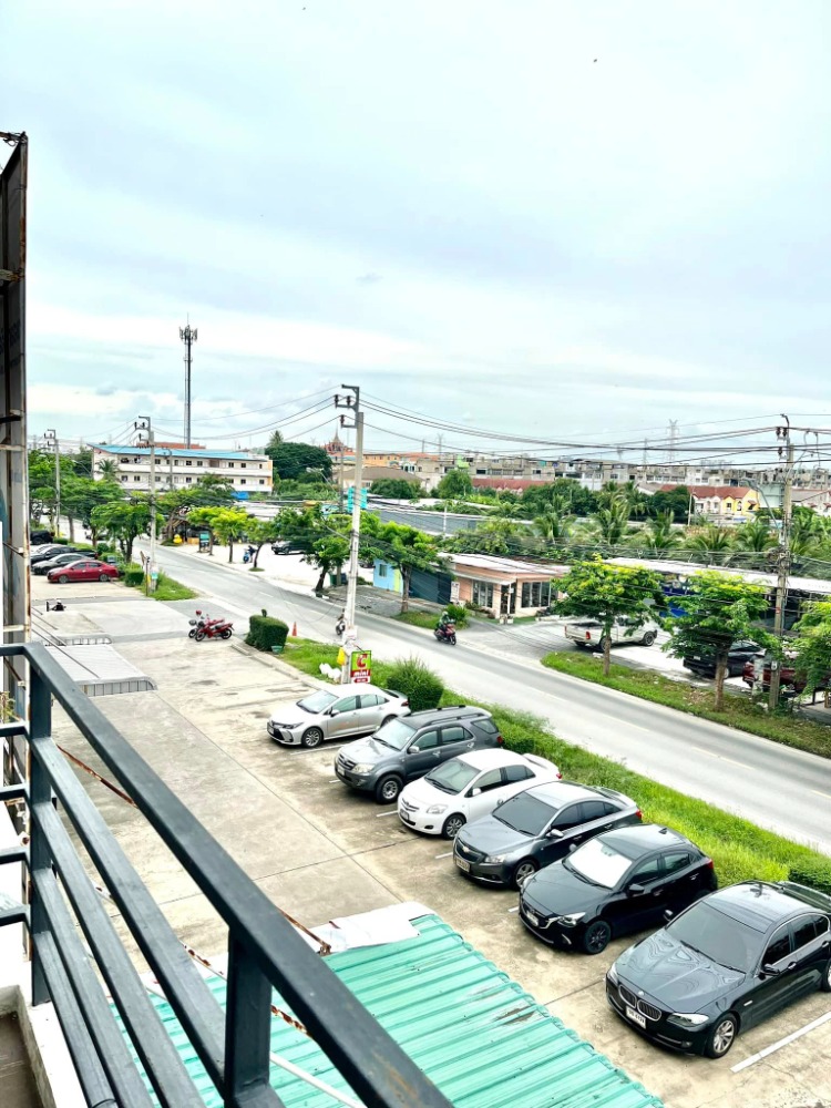 For SaleShop HouseBang kae, Phetkasem : 3-storey commercial building, corner room, The Miracle Plus project, Phetkasem 63, area 16 square wah, Lak Song Subdistrict, Bang Khae District, Bangkok