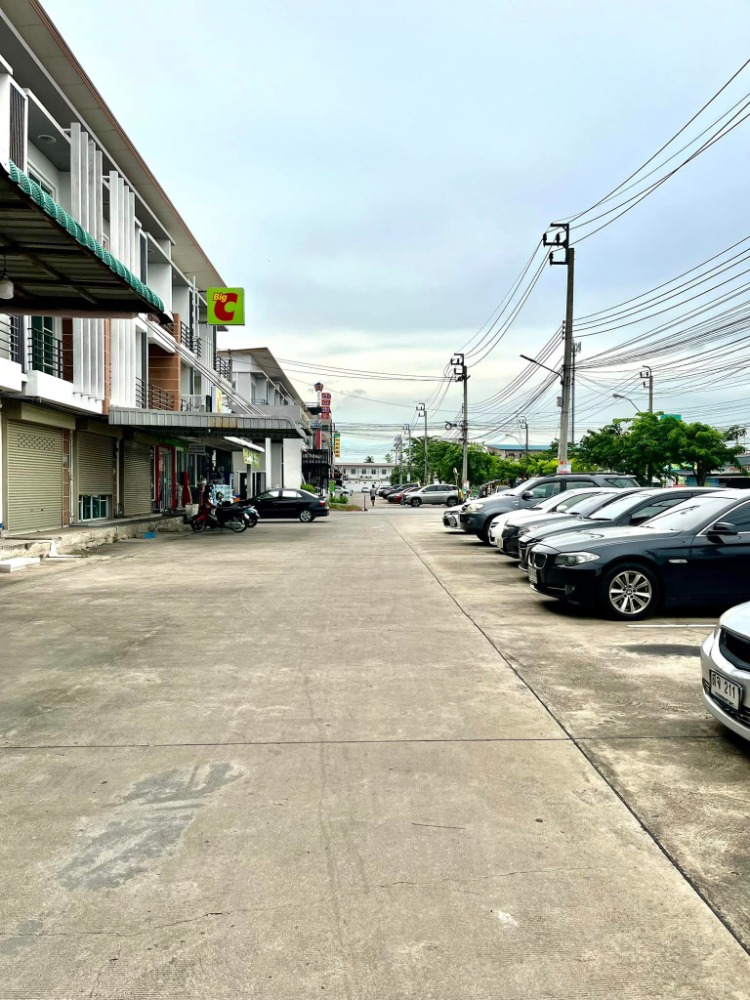 For SaleShop HouseBang kae, Phetkasem : 3-storey commercial building, corner room, The Miracle Plus project, Phetkasem 63, area 16 square wah, Lak Song Subdistrict, Bang Khae District, Bangkok