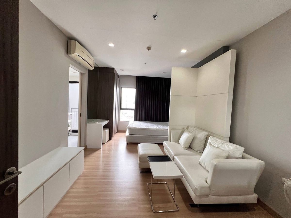 For RentCondoWongwianyai, Charoennakor : Renovated Room near Icon Siam