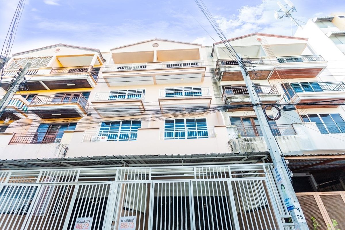 For SaleTownhomeLadprao101, Happy Land, The Mall Bang Kapi : CB038.1😍 For SELL Selling Townhome Townhome 4.5 floors🚪4 bedrooms 🏢Lat Phrao🔔House area: 22 sq.wa🔔Usable area: 400 sq.m.💲Selling: 3,990,000฿📞O92-8676473,O65-9423251✅LineID:@newnormal