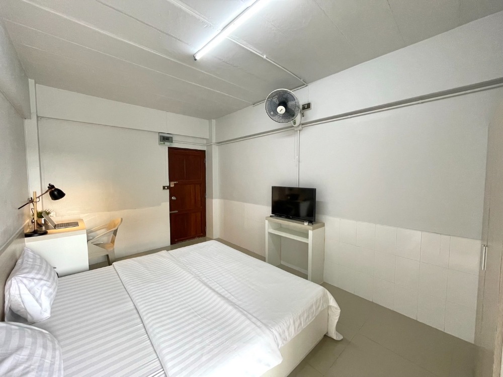 ให้เช่านวมินทร์ รามอินทรา : Line: @zimple_asset อพาร์ทเมนท์ย่านรามอินทรา ใกล้แฟชั่นไอส์แลนด์ ห้องตกแต่งพร้อมเฟอร์นิเจอร์ สามารถเข้าอยู่ได้เลย บรรยากาศเงียบสงบ ราคาไม่แพง มีที่จอดรถ ไม่ไกลจากBTSคู้บอน รับทั้งห้องพักรายวันและรายเดือน