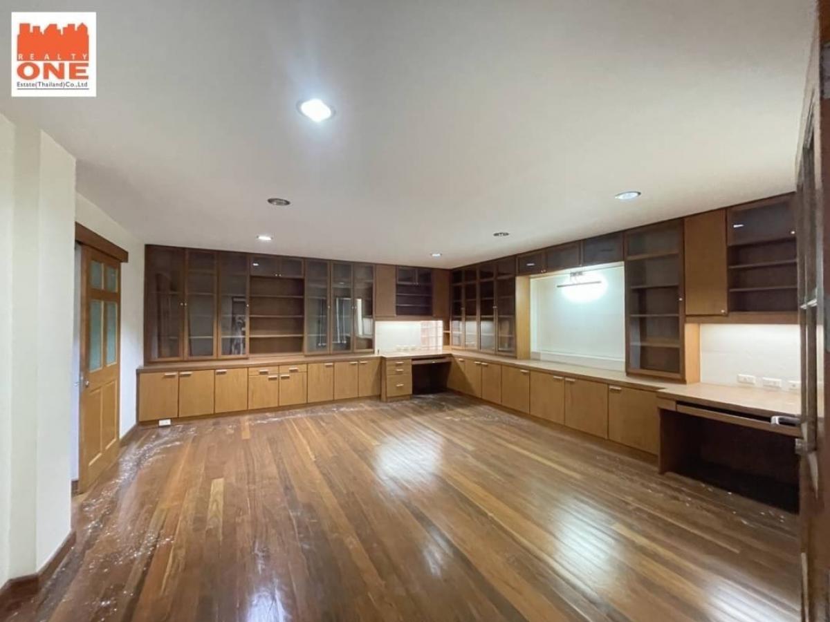 For SaleHome OfficeOnnut, Udomsuk : For sale/rent, 5-storey townhouse, 2 units connected together, suitable for a home office or a large family, only 500 m. from Punnawithi BTS, near the expressway entrance/exit!