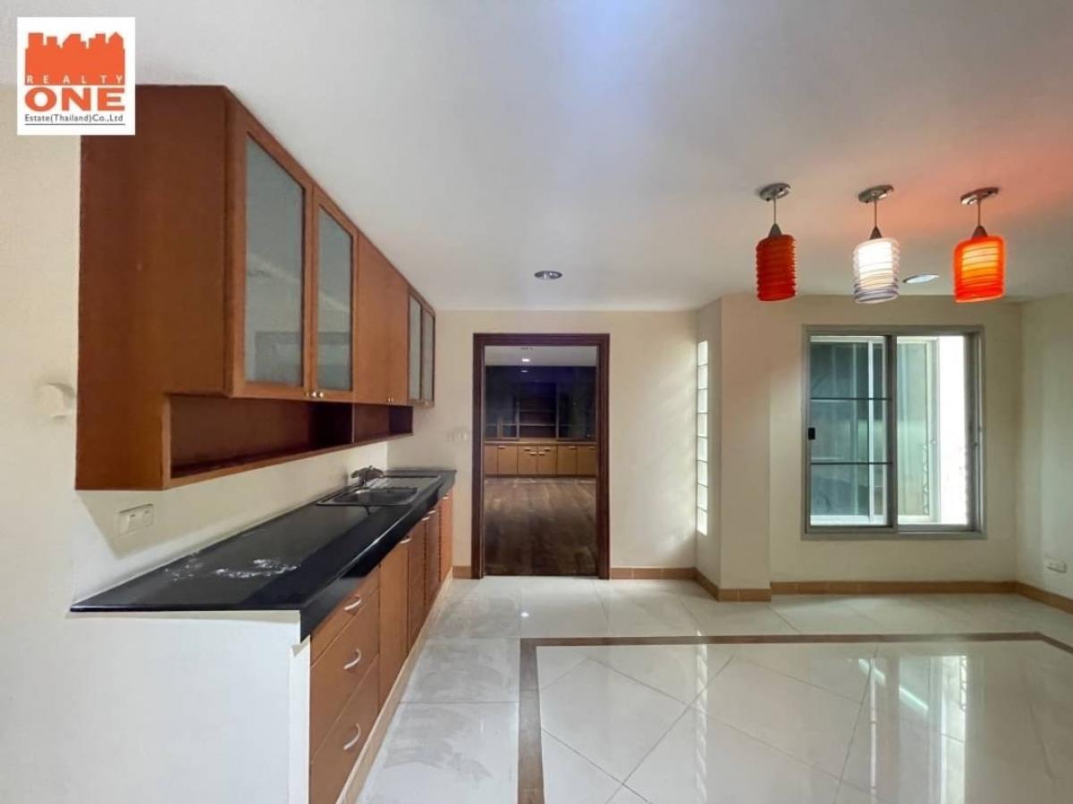 For SaleHome OfficeOnnut, Udomsuk : For sale/rent, 5-storey townhouse, 2 units connected together, suitable for a home office or a large family, only 500 m. from Punnawithi BTS, near the expressway entrance/exit!