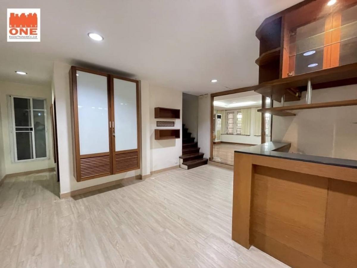 For SaleHome OfficeOnnut, Udomsuk : For sale/rent, 5-storey townhouse, 2 units connected together, suitable for a home office or a large family, only 500 m. from Punnawithi BTS, near the expressway entrance/exit!