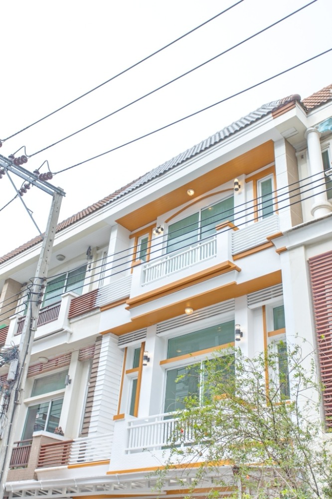 ขายทาวน์โฮมนวมินทร์ รามอินทรา : CB019😍 For SELL ขาย ทาวน์เฮ้าส์ Townhouse 3 ชั้น🚪3 ห้องนอน🏢รามอินทรา Ramindra🔔พื้นที่บ้าน:22.30ตร.วา🔔พื้นที่ใช้สอย:270ตร.ม.💲ขาย:6,200,000฿📞O92-8676473,O65-9423251✅LineID:@newnormal