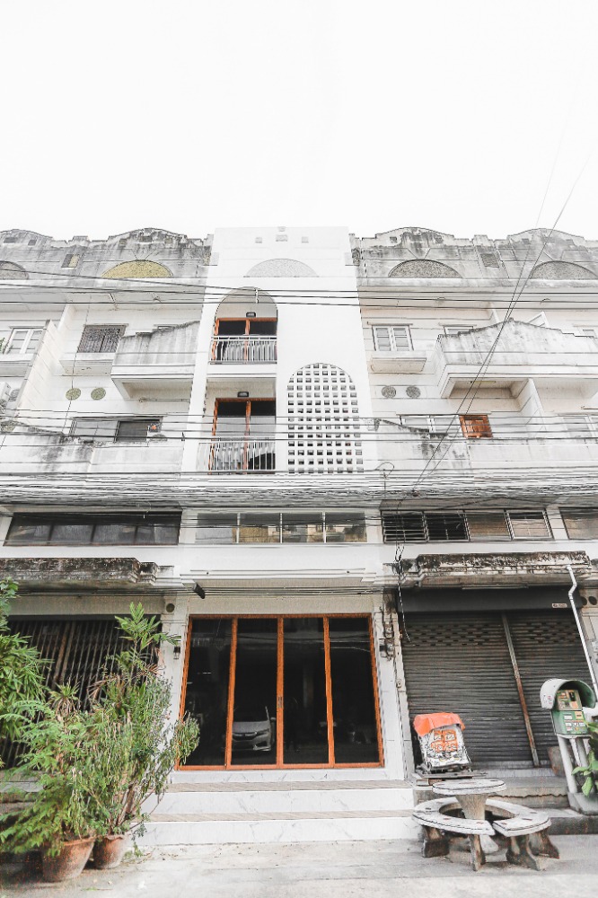 For SaleShop HouseKaset Nawamin,Ladplakao : CB025😍 For SELL Selling Commercial Building 3.5 floors🚪3 bedrooms🏢Nawamin Nawamin🔔House area: 13 sq.wa🔔Usable area: 182 sq.m.💲Selling: 3,490,000฿📞O92-8676473,O65-9423251✅LineID:@newnormal