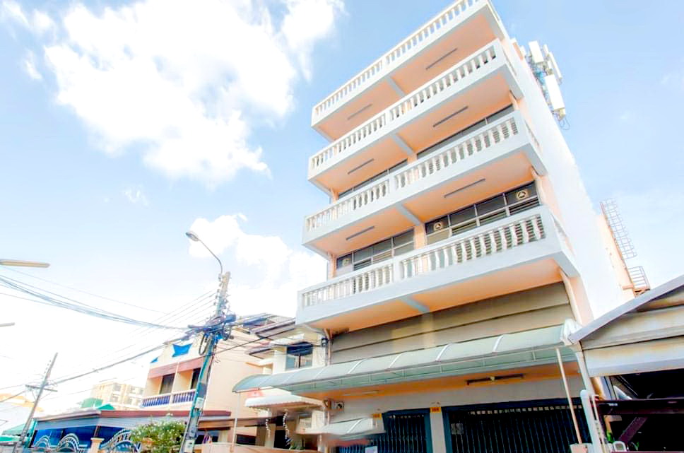 ขายอาคารพาณิชย์รัชดา ห้วยขวาง : ทำ Air BNB ได้, ใกล้ MRT ห้วยขวางระยะเดิน CB052😍 For SELL ขาย อาคารพาณิชย์ Commercial Building 4.5 ชั้น🚪6 ห้องนอน🏢ห้วยขวาง Huai Khwang🔔พื้นที่บ้าน:38ตร.วา🔔พื้นที่ใช้สอย:800ตร.ม.💲ขาย:16,000,000฿📞O92-8676473,O65-9423251✅LineID:@newnormal