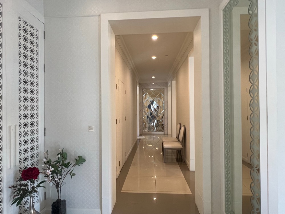 For SaleHouseKaset Nawamin,Ladplakao : Near Ekkamai Thonglor 5-bedroom luxurious house