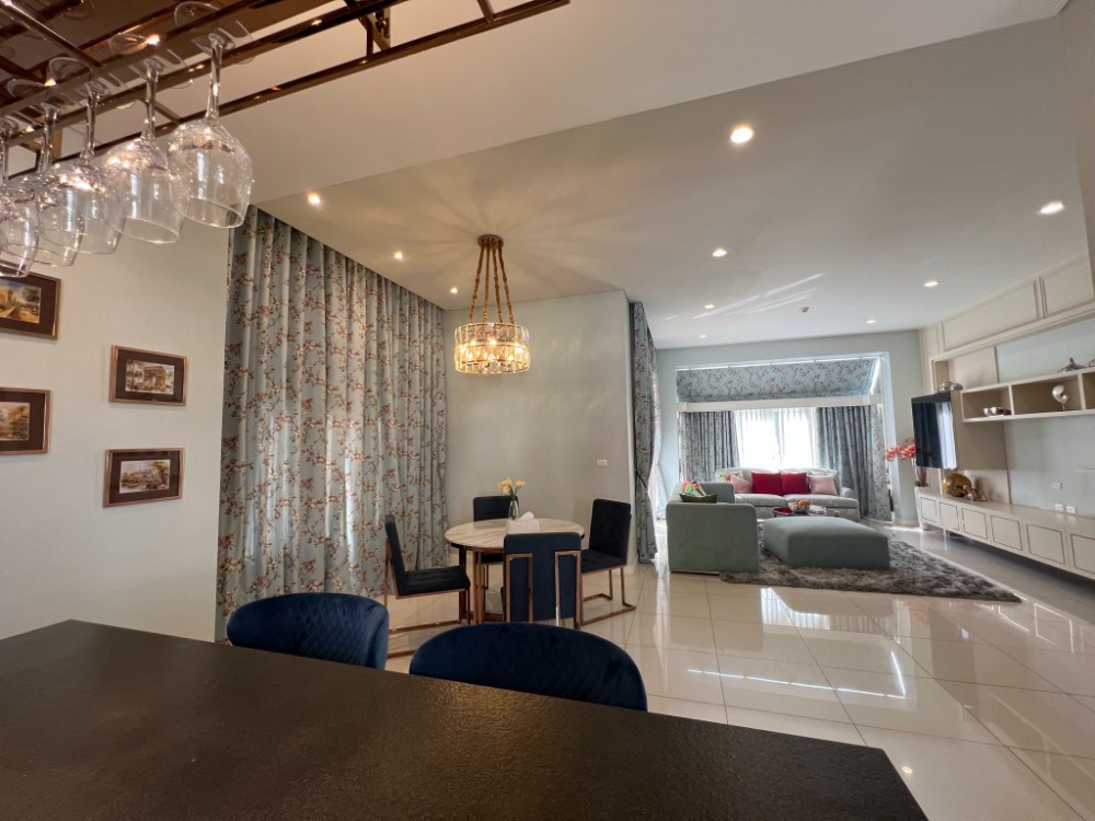 For SaleHouseKaset Nawamin,Ladplakao : Near Ekkamai Thonglor 5-bedroom luxurious house