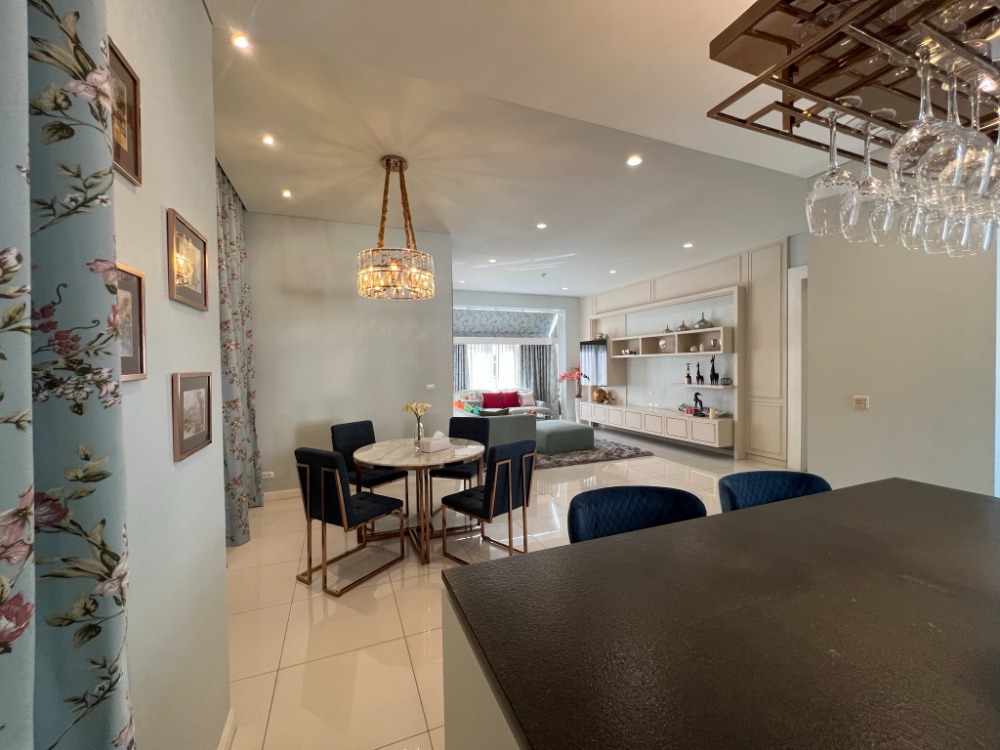 For SaleHouseKaset Nawamin,Ladplakao : Near Ekkamai Thonglor 5-bedroom luxurious house