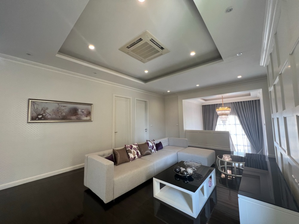 For SaleHouseKaset Nawamin,Ladplakao : Near Ekkamai Thonglor 5-bedroom luxurious house