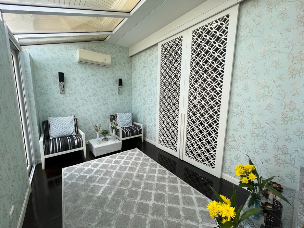 For SaleHouseKaset Nawamin,Ladplakao : Near Ekkamai Thonglor 5-bedroom luxurious house