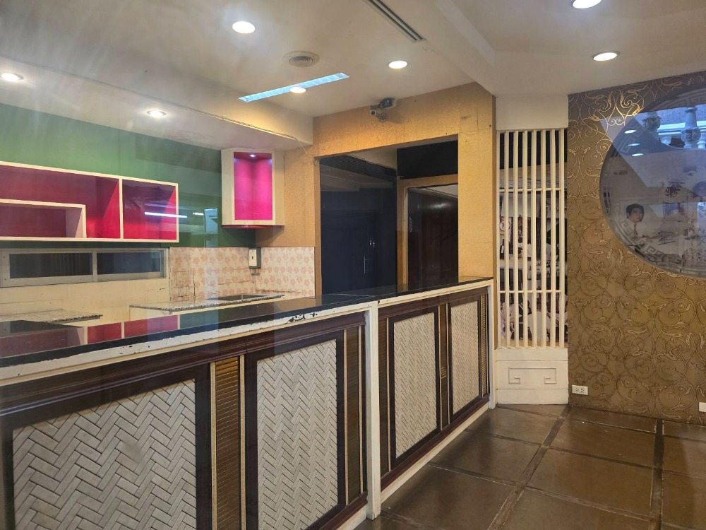 ให้เช่าร้านค้า/ตลาดนัดสีลม ศาลาแดง บางรัก : ร้านอาหารให้เช่า ใจกลางสีลม/สาทร กรุงเทพฯ