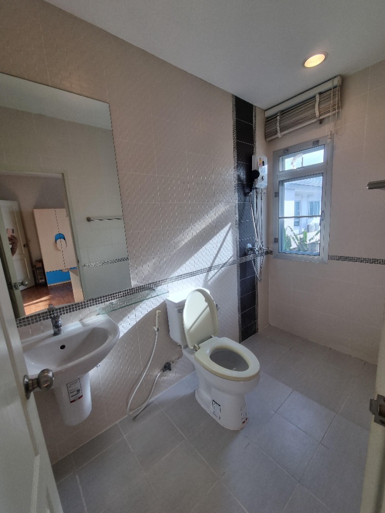 ให้เช่าบ้านพระราม 5 ราชพฤกษ์ บางกรวย : ให้เช่าบ้านเดี่ยว 2 ชั้น 3 ห้องนอน 4 ห้องน้ำ เพียง30,000บาท บ้านหลังมุม เฟอร์นิเจอร์ครบ ทำเลดี พร้อมเข้าอยู่ ใกล้ ร.ร.เด่นหล้า