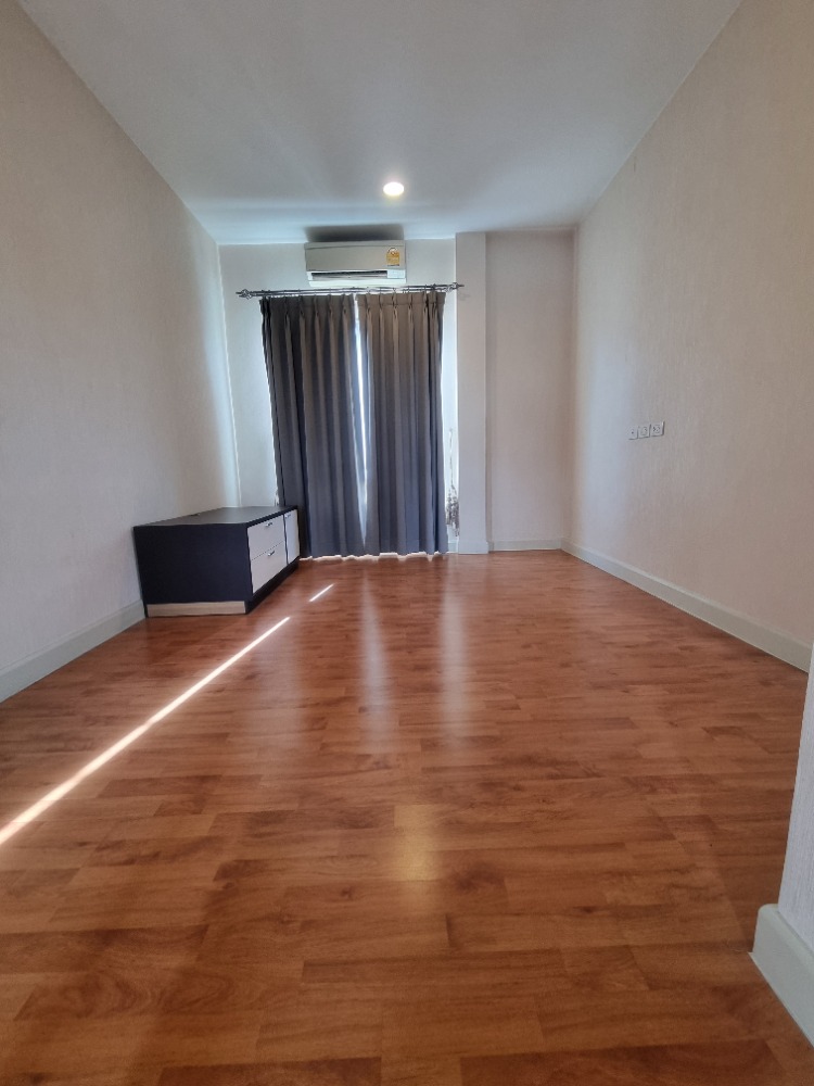 ให้เช่าบ้านพระราม 5 ราชพฤกษ์ บางกรวย : ให้เช่าบ้านเดี่ยว 2 ชั้น 3 ห้องนอน 4 ห้องน้ำ เพียง30,000บาท บ้านหลังมุม เฟอร์นิเจอร์ครบ ทำเลดี พร้อมเข้าอยู่ ใกล้ ร.ร.เด่นหล้า