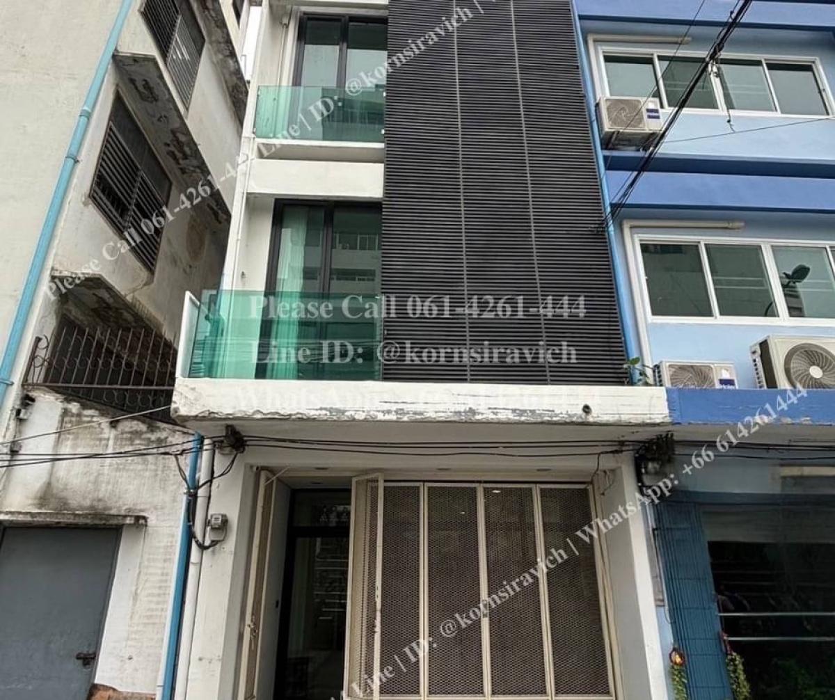For RentShop HouseSukhumvit, Asoke, Thonglor : Commercial building/shophouse for rent, Soi Ekkamai, Sukhumvit 63, Sub-soi location but close to Sukhumvit 63 Road, suitable for doing business, there is a rental car park nearby.
