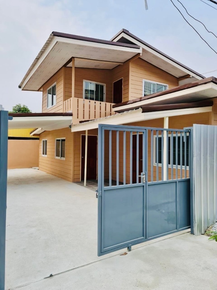 For RentHousePinklao, Charansanitwong : Single house for rent in Charansanitwong area, 400 meters from Bang Phlat MRT, convenient transportation, reasonable price