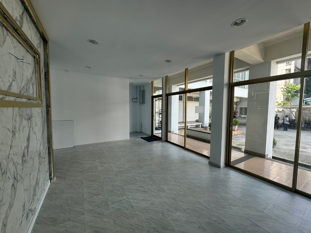 For RentRetail SpaceSukhumvit, Asoke, Thonglor : Shop space for rent Asoke 阿索克店铺空间出租 ** NO CO-AGENT ** 