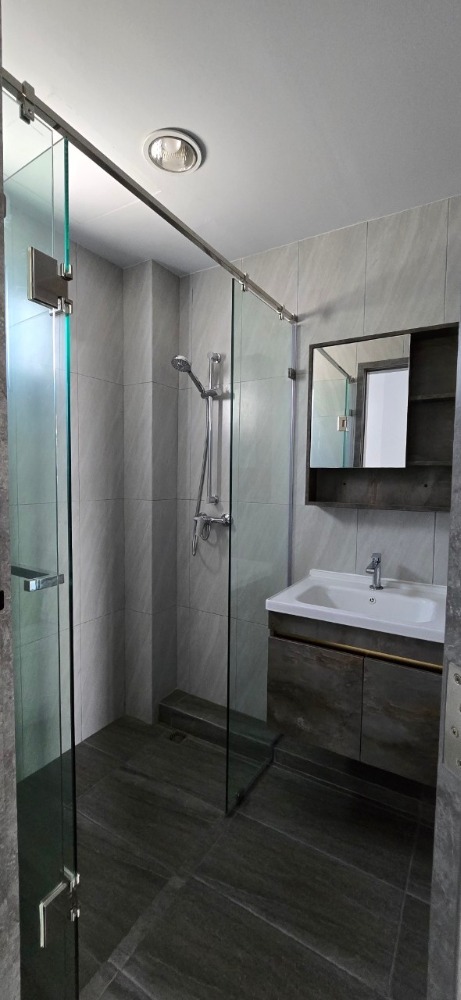 For RentRetail SpaceSukhumvit, Asoke, Thonglor : Shop space for rent Asoke 阿索克店铺空间出租 ** NO CO-AGENT ** 