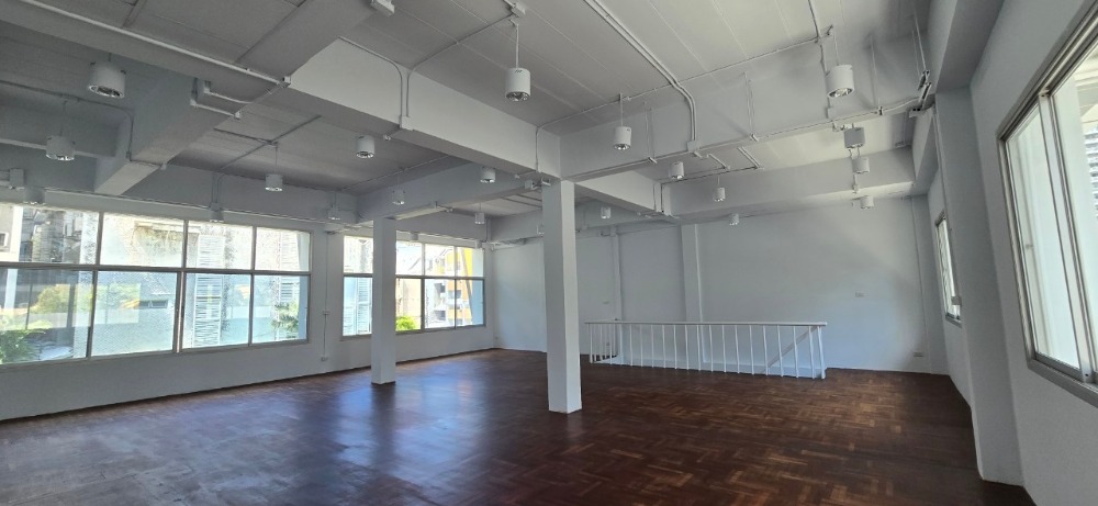 For RentRetail SpaceSukhumvit, Asoke, Thonglor : Shop space for rent Asoke 阿索克店铺空间出租 ** NO CO-AGENT ** 