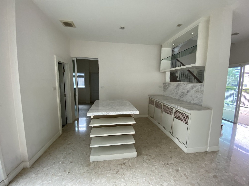 For SaleHousePattanakan, Srinakarin : House for sale: Grand Bangkok Boulevard Rama 9 - Srinakarin